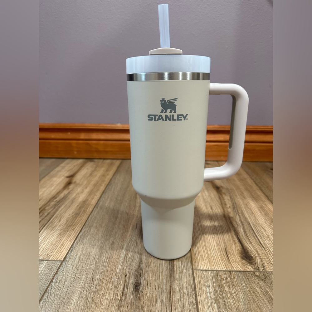 Stanley The Quencher H2O Flowstate Tumbler Soft Matte 40oz. Color is Dune